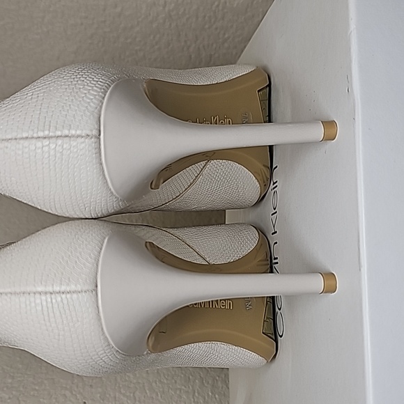 Calvin Klein Nastassia Shiny Lizard - Picture 7 of 10